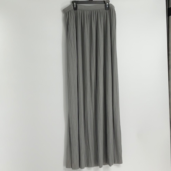 THEORY Osnyo Drapey Tee Pleated Maxi Skirt Gray Size M - Picture 2 of 5